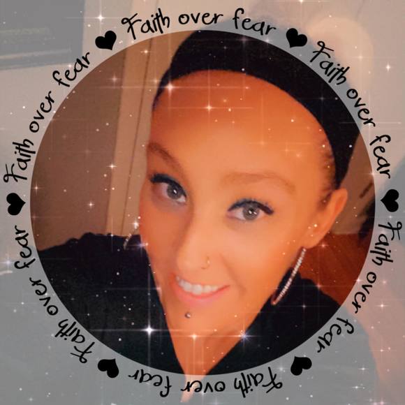 Poshmark profile picture for @buttery